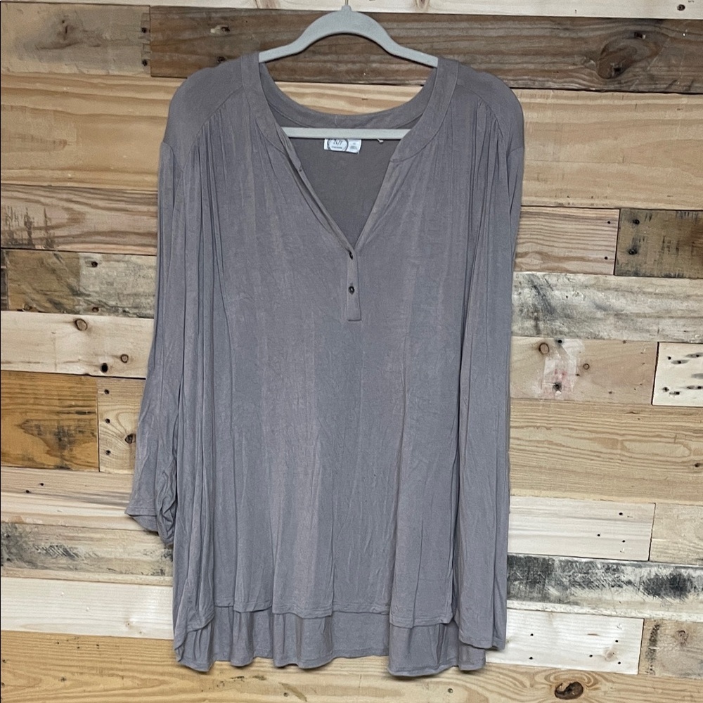 Maurices size 4X Taupe Color V-Neck 3/4 Sleeve Soft, Flowy, and Stretchy Blouse